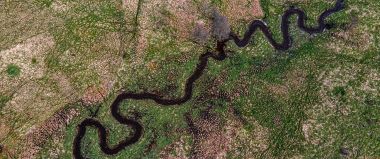 dronový snímek meandrujícího koryta Klabavy